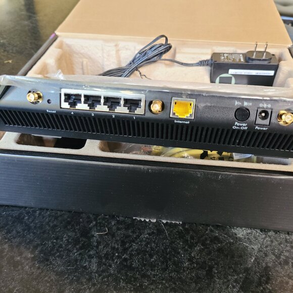 NETGEAR R6700 Nighthawk AC1750 Smart WiFi Router - R6700-100NAS - Picture 5 of 5